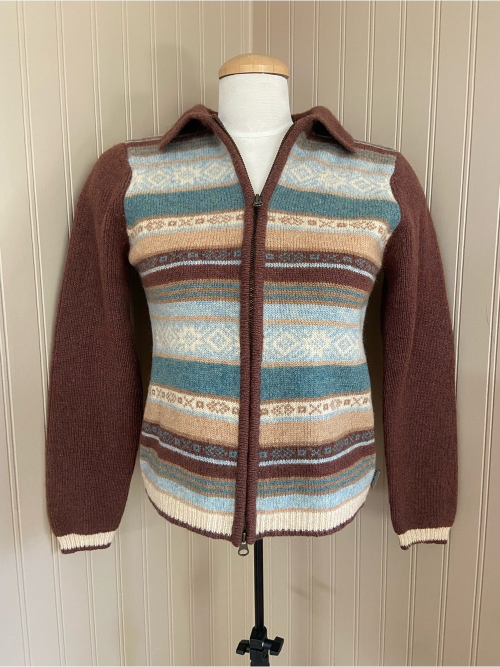 Vintage Woolrich 100% Wool Zipper Cardigan Striped Sweater Mint Condition size M